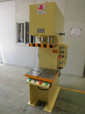 CE ISO9001 de presse hydraulique d'incidence de roue de la machine 10T de presse hydraulique de cadre de 8Mpa C