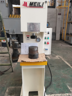 PLC HMI TPC de pompe de Moto de machine de presse hydraulique de cadre de 2.5Ton C