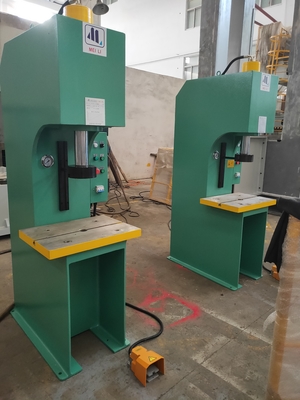 Machine standard de presse hydraulique de cadre de 8Mpa 3kw 10T C pour se réunir